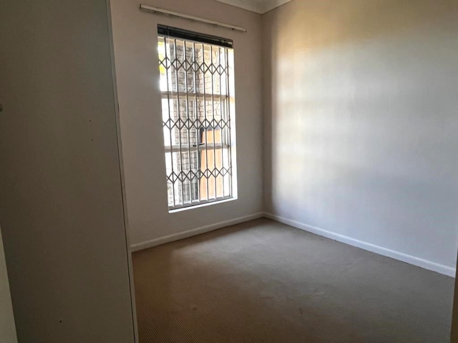 To Let 2 Bedroom Property for Rent in Oakglen Western Cape